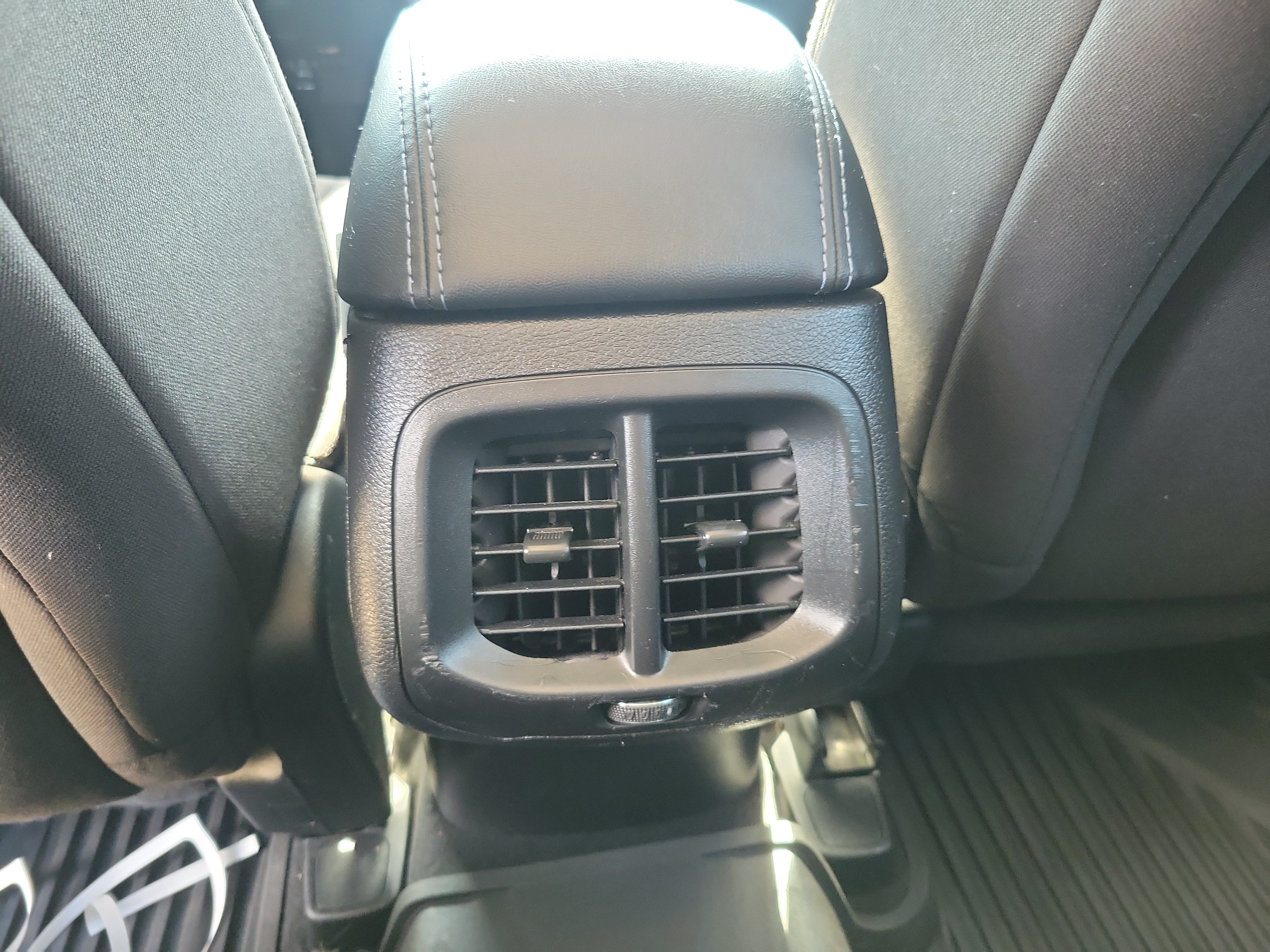 Used 2021 Jeep Cherokee Latitude w/ Mopar Interior Package FWD image 9