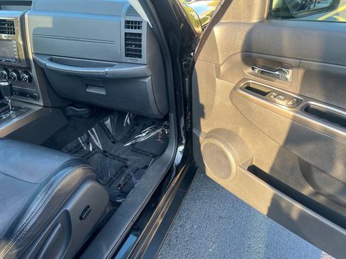 Used 2012 Jeep Liberty Limited Jet w/ Comfort/Convenience Group image 28