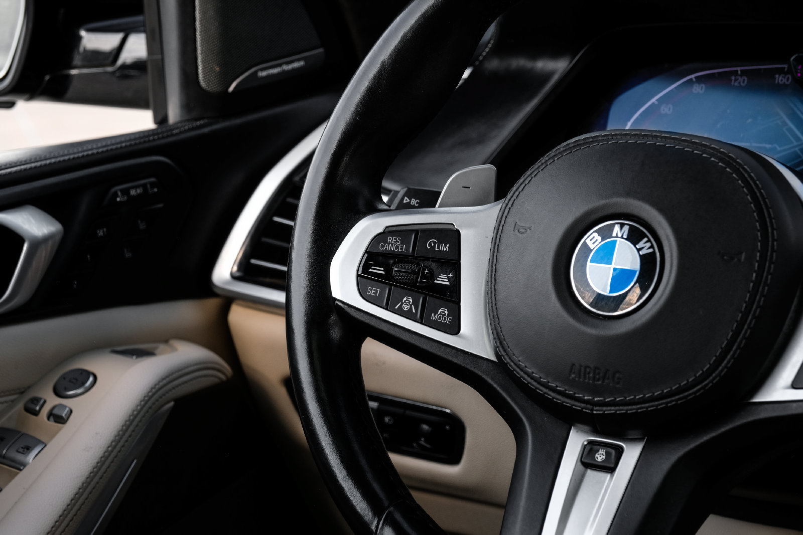 Used 2021 BMW X7 xDrive40i w/ M Sport Package AWD/4WD image 18
