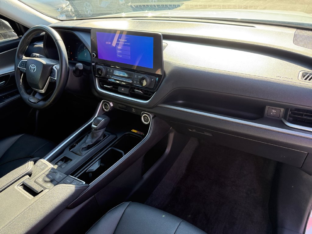Used 2025 Toyota Grand Highlander AWD image 17