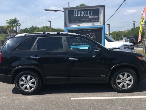 Used 2013 Kia Sorento LX image 2