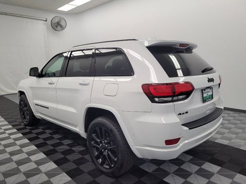 Used 2022 Jeep Grand Cherokee Laredo X AWD/4WD image 5