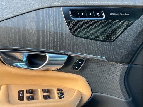 Used 2023 Volvo XC90 T8 Ultimate image 19