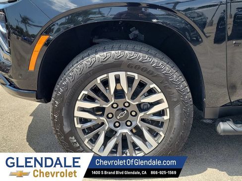 Certified 2025 Chevrolet Suburban Z71 AWD/4WD image 18