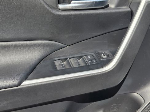 Used 2022 Toyota RAV4 XLE w/ Convenience Package FWD image 12