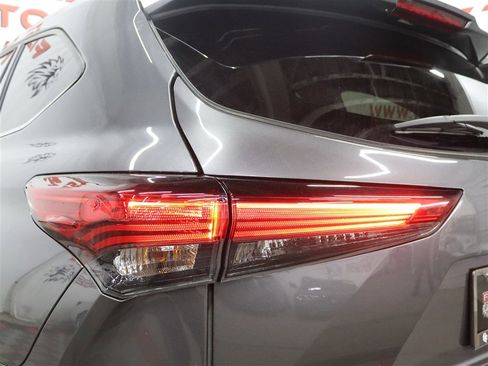 Used 2022 Toyota Highlander Platinum AWD/4WD image 7