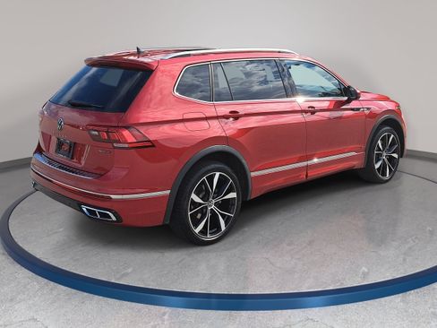 Used 2024 Volkswagen Tiguan SEL R-Line AWD/4WD image 5