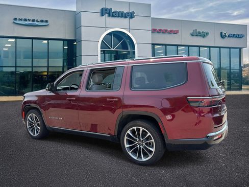 Used 2024 Jeep Wagoneer Series III w/ Premium Group I AWD/4WD image 3