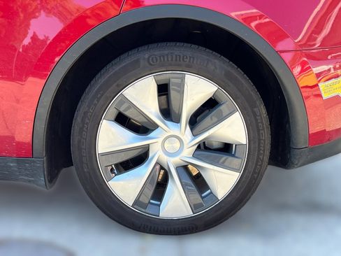 Used 2022 Tesla Model Y Long Range AWD/4WD image 6