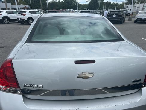 Used 2011 Chevrolet Impala LS FWD image 15