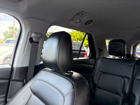 Used 2023 Ford Explorer XLT w/ Equipment Group 202A AWD/4WD image 41