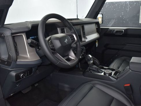 New 2025 Ford Bronco Outer Banks w/ Sasquatch Package AWD/4WD image 8