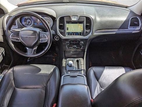 Used 2018 Chrysler 300 Touring L RWD image 17
