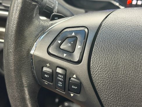 Used 2013 Lincoln MKT AWD image 28