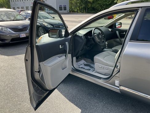Used 2011 Nissan Rogue SV w/ SL Pkg AWD/4WD image 19