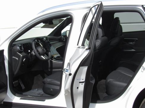 New 2025 Mercedes-Benz GLC 300 4MATIC image 14