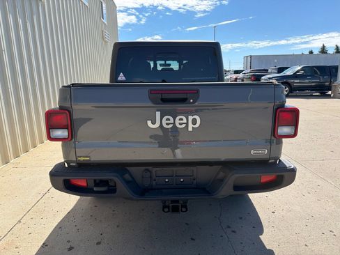 Used 2020 Jeep Gladiator Overland AWD/4WD image 6