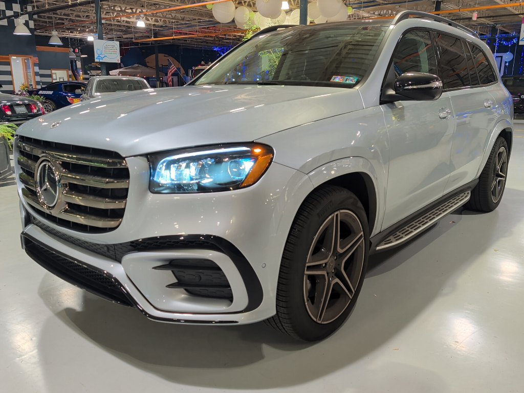 Used 2026 Mercedes-Benz GLS 450 4MATIC image 1