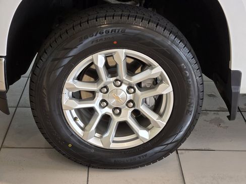Used 2024 Chevrolet Silverado 1500 LT RWD image 10