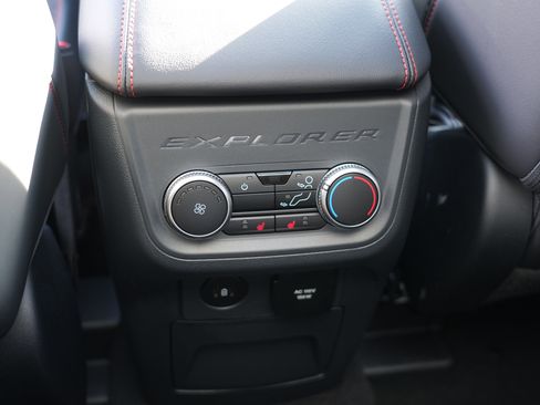 Used 2025 Ford Explorer ST image 30