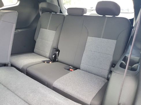 Used 2025 GMC Acadia Elevation image 16