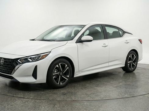 Used 2025 Nissan Sentra SV image 3