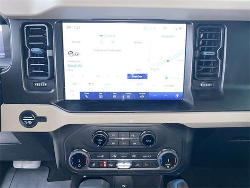 Used 2022 Ford Bronco Wildtrak image 12