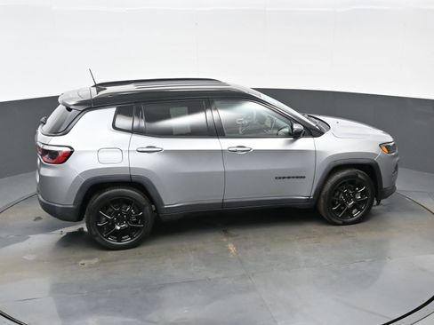 Used 2022 Jeep Compass Altitude FWD image 36