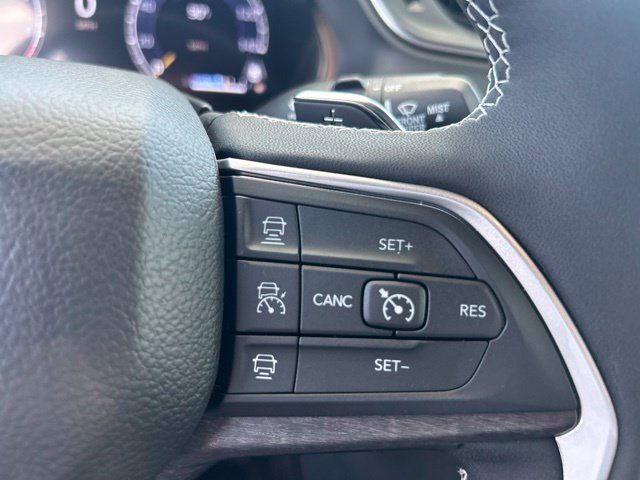 Used 2025 Jeep Grand Cherokee Limited RWD image 14