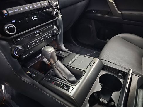 Certified 2022 Lexus GX 460 Premium w/ Premium Package AWD/4WD image 5