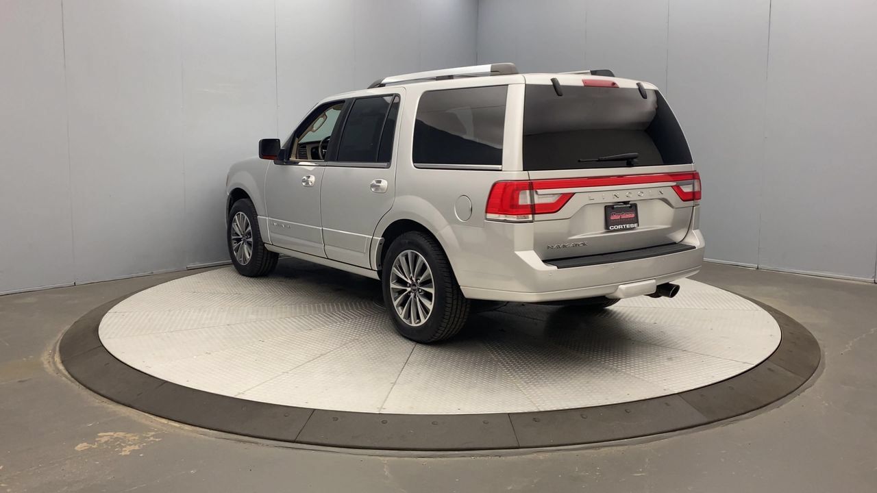 Used 2017 Lincoln Navigator Select AWD/4WD image 3