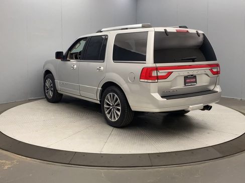 Used 2017 Lincoln Navigator Select AWD/4WD image 3