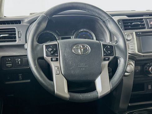 Used 2017 Toyota 4Runner SR5 AWD/4WD image 18