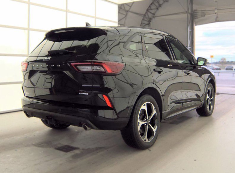 Used 2023 Ford Escape ST-Line Select w/ Tech Pack #2 AWD/4WD image 4