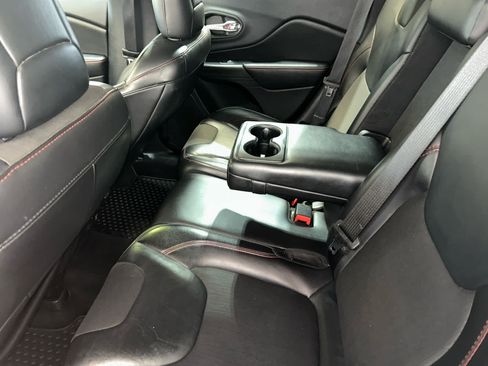 Used 2016 Jeep Cherokee Trailhawk w/ Cold Weather Group AWD/4WD image 5