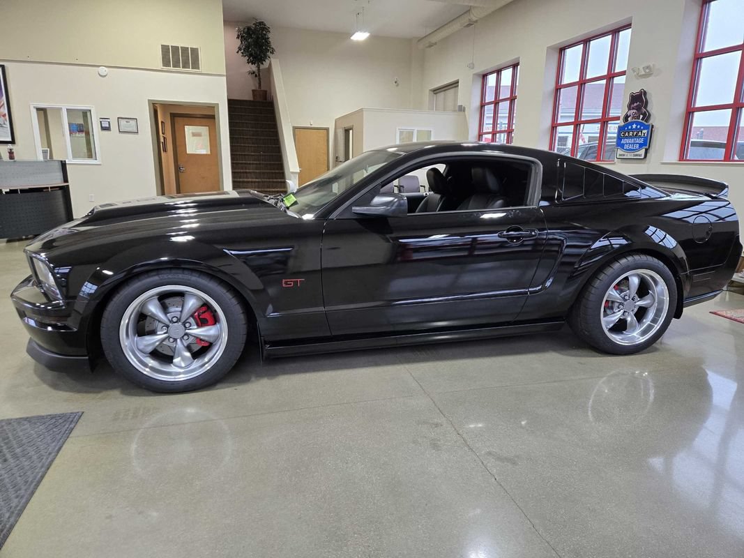 Used 2006 Ford Mustang GT RWD image 4