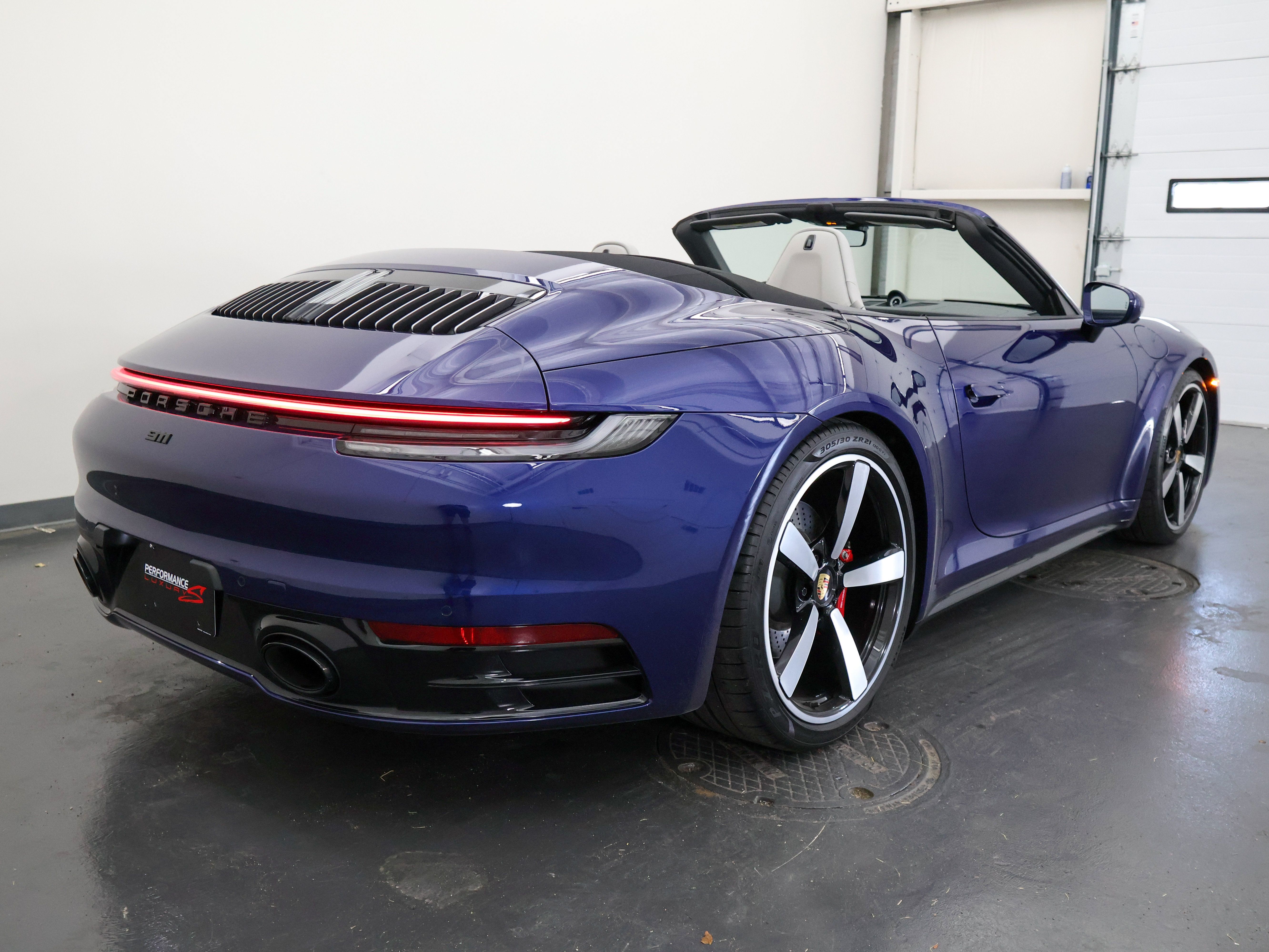 Used 2024 Porsche 911 Carrera 4S AWD/4WD image 4