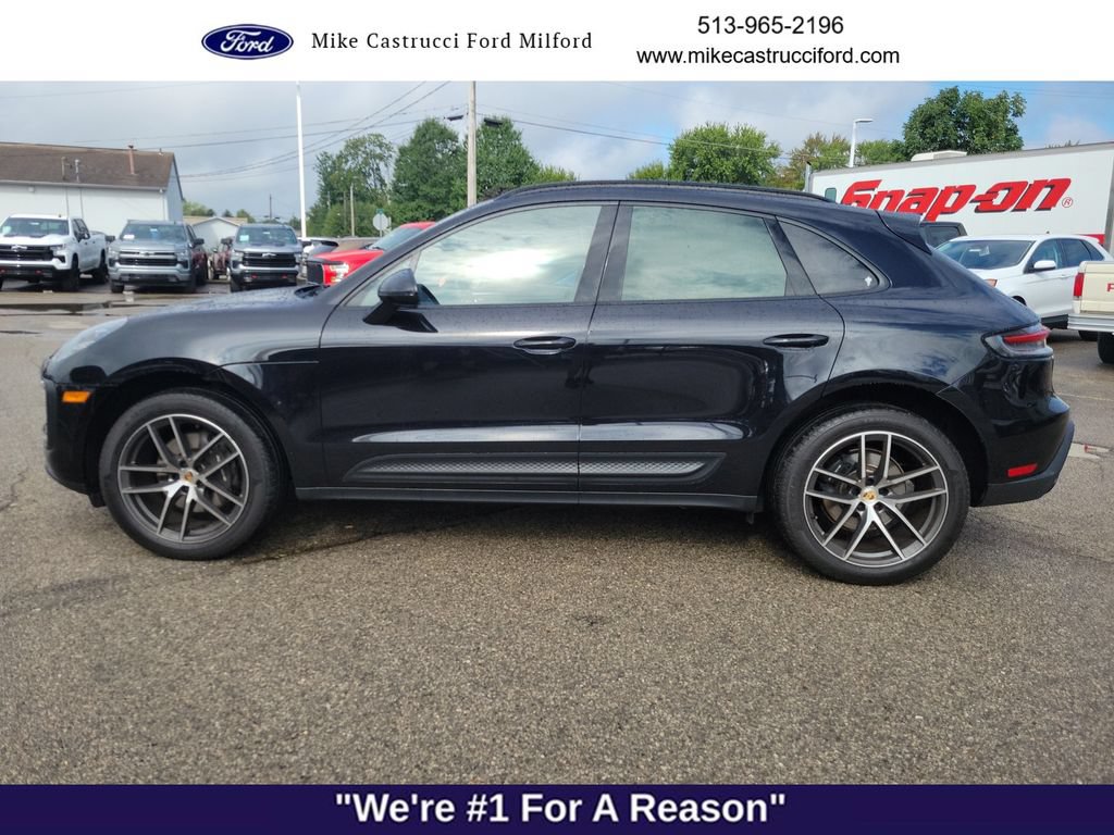 Used 2024 Porsche Macan AWD/4WD image 2