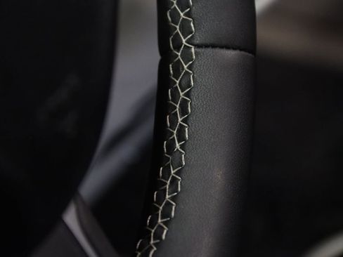 Used 2024 Chrysler Pacifica Touring-L image 13