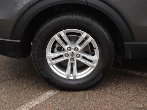 Used 2022 Ford Explorer XLT w/ Equipment Group 202A image 29