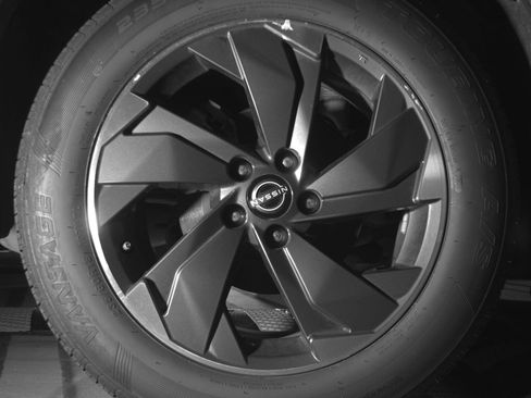 Used 2025 Nissan Rogue SV image 15