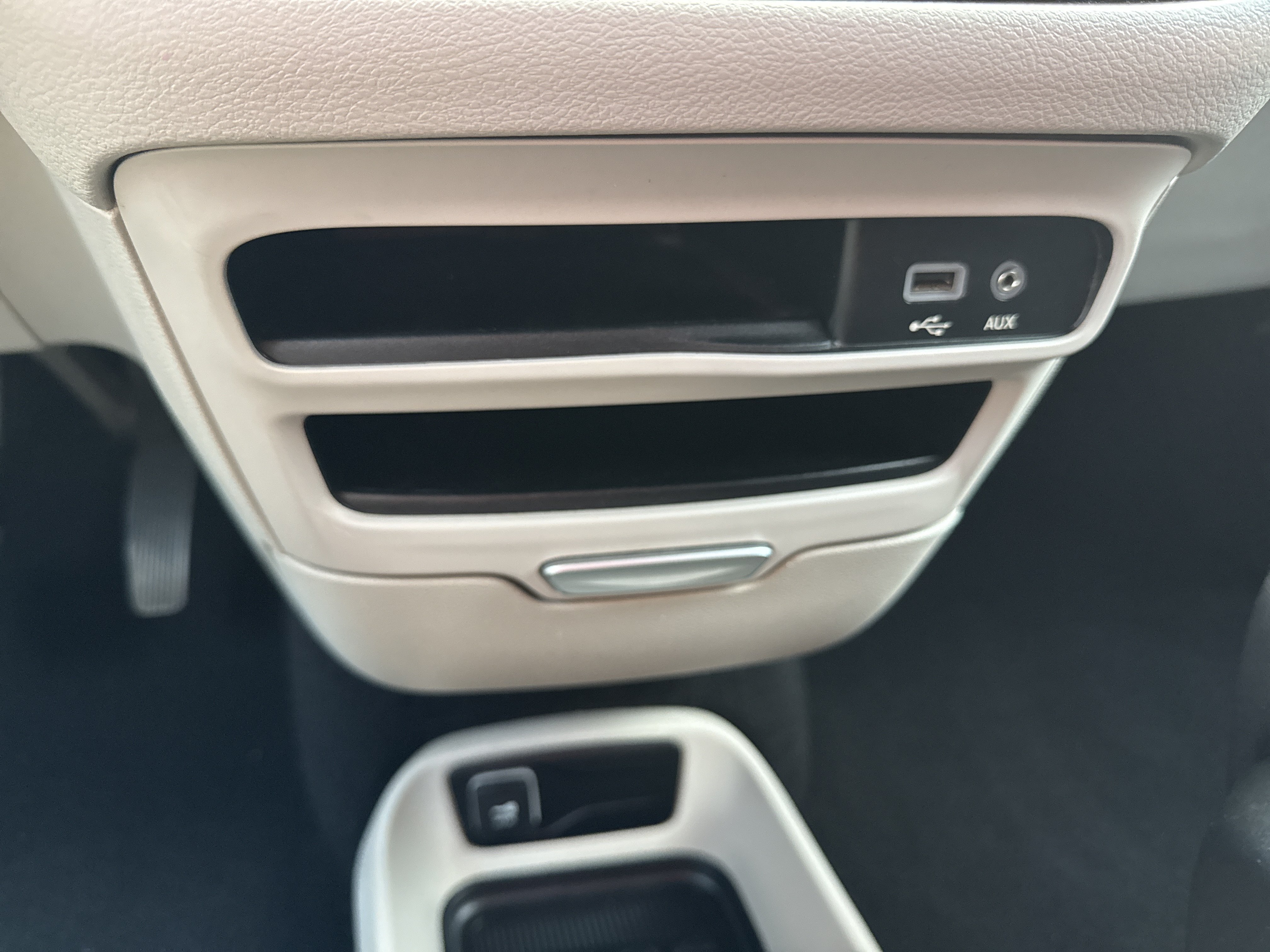 Used 2017 Chrysler Pacifica LX FWD image 42