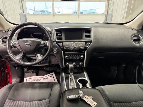 Used 2019 Nissan Pathfinder SV image 15