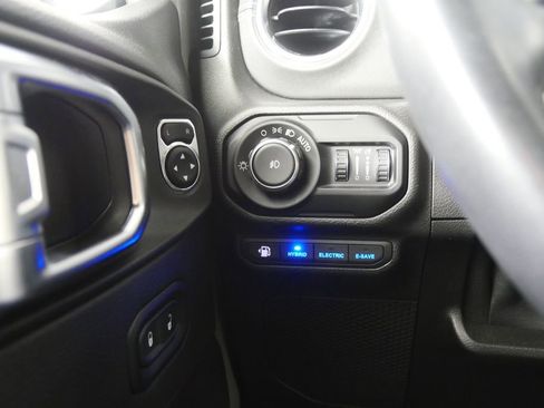 Used 2021 Jeep Wrangler Unlimited Sahara image 19