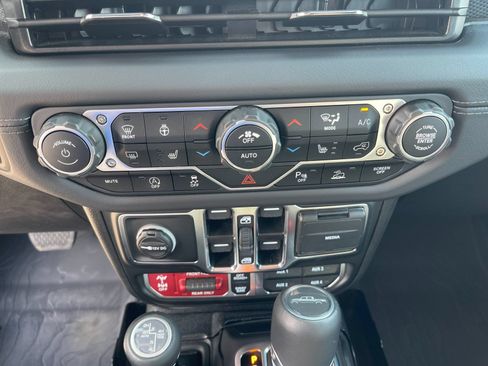 Used 2025 Jeep Gladiator Rubicon AWD/4WD image 22