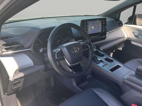Used 2023 Toyota Sienna XSE FWD image 20