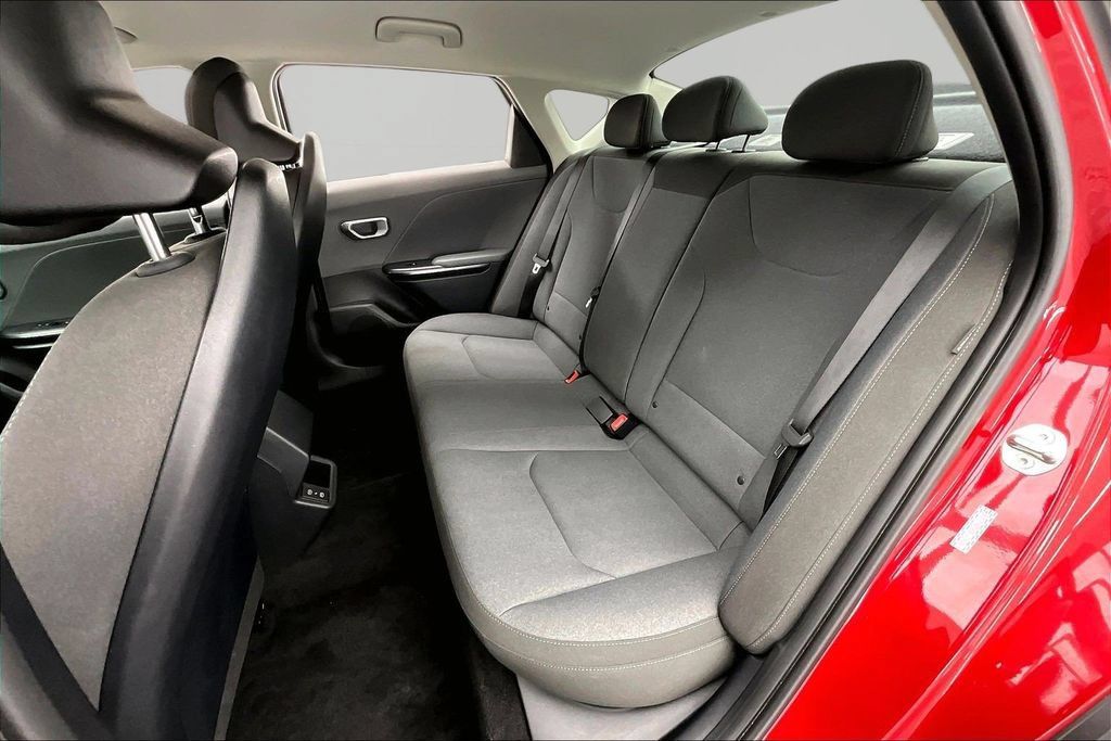 Used 2025 Kia K4 FWD image 26