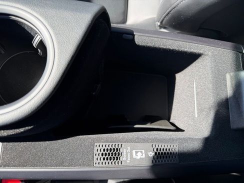 Used 2022 Porsche Taycan 4S image 25