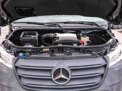 Used 2022 Mercedes-Benz Sprinter 2500 image 36