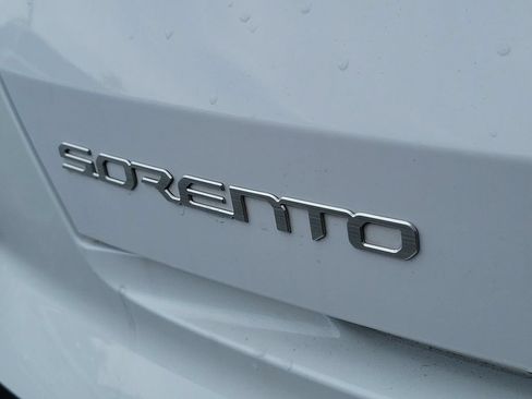 Used 2023 Kia Sorento S w/ Panoramic Sunroof Package FWD image 9